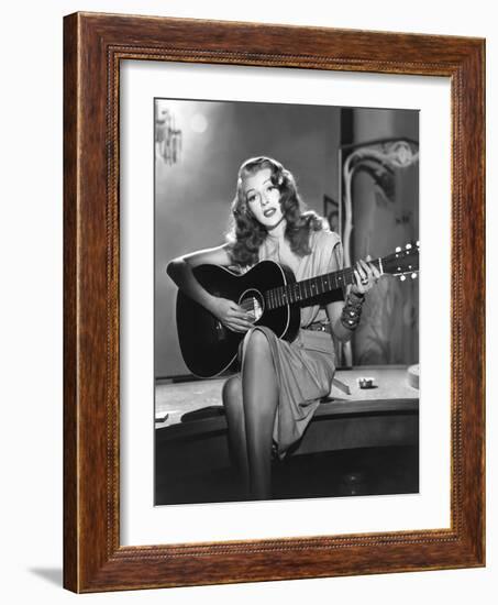 GILDA, 1946 directed by CHARLES VIDOR Rita Hayworth (b/w photo)-null-Framed Photo