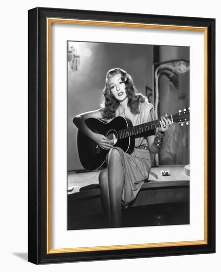 GILDA, 1946 directed by CHARLES VIDOR Rita Hayworth (b/w photo)-null-Framed Photo