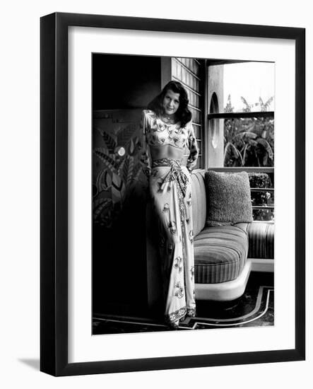 GILDA, 1946 directed by CHARLES VIDOR Rita Hayworth (b/w photo)-null-Framed Photo