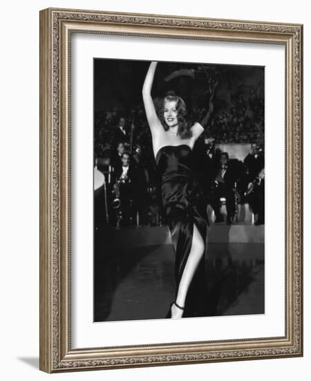 GILDA, 1946 directed by CHARLES VIDOR Rita Hayworth (b/w photo)-null-Framed Photo