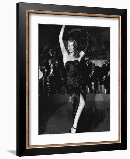 GILDA, 1946 directed by CHARLES VIDOR Rita Hayworth (b/w photo)-null-Framed Photo