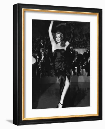 GILDA, 1946 directed by CHARLES VIDOR Rita Hayworth (b/w photo)-null-Framed Photo