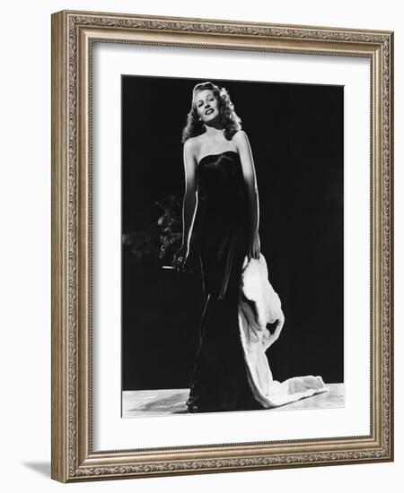 GILDA, 1946 directed by CHARLES VIDOR Rita Hayworth (b/w photo)-null-Framed Photo