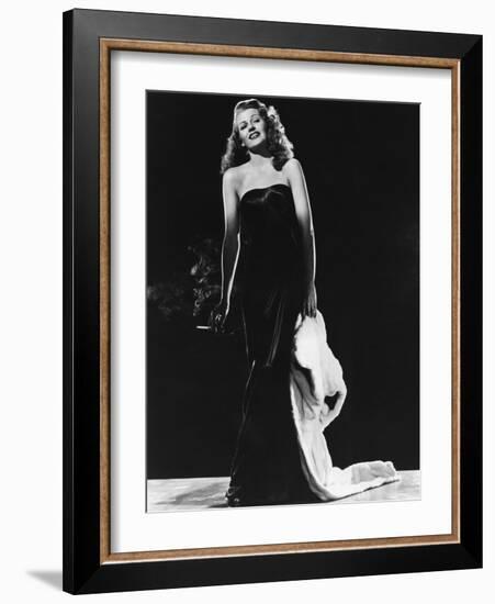 GILDA, 1946 directed by CHARLES VIDOR Rita Hayworth (b/w photo)-null-Framed Photo