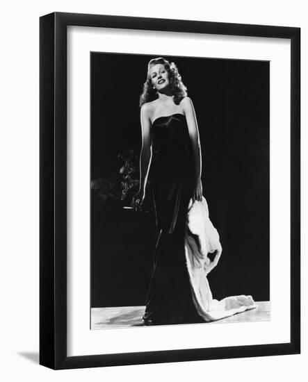 GILDA, 1946 directed by CHARLES VIDOR Rita Hayworth (b/w photo)-null-Framed Photo