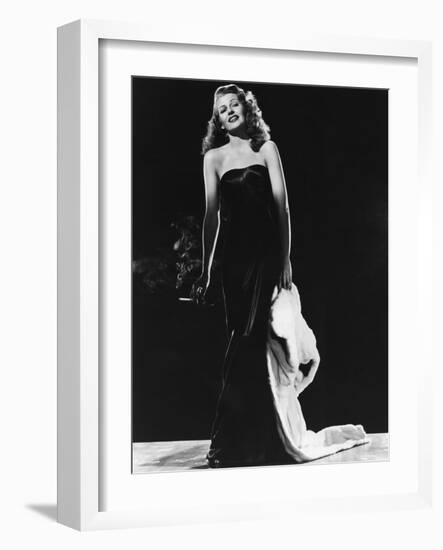 GILDA, 1946 directed by CHARLES VIDOR Rita Hayworth (b/w photo)-null-Framed Photo