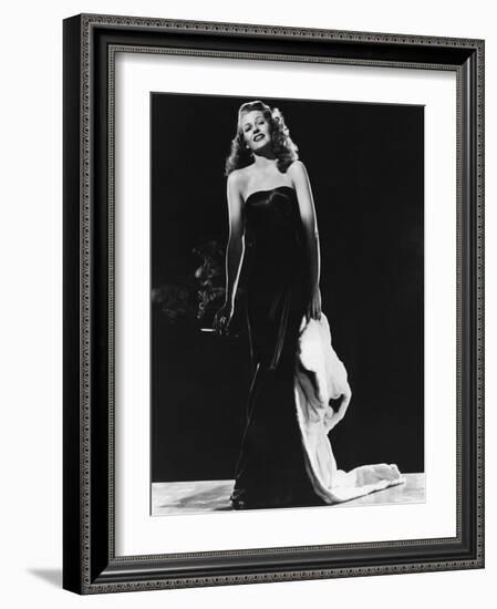 GILDA, 1946 directed by CHARLES VIDOR Rita Hayworth (b/w photo)-null-Framed Photo