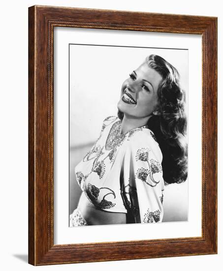 GILDA, 1946 directed by CHARLES VIDOR Rita Hayworth (b/w photo)-null-Framed Photo