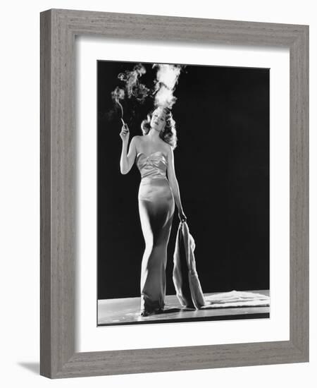 GILDA, 1946 directed by CHARLES VIDOR Rita Hayworth (b/w photo)-null-Framed Photo