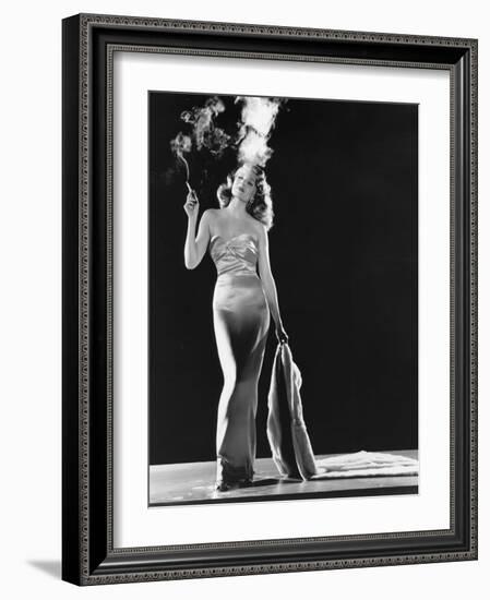 GILDA, 1946 directed by CHARLES VIDOR Rita Hayworth (b/w photo)-null-Framed Photo