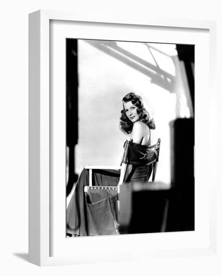 GILDA, 1946 directed by CHARLES VIDOR Rita Hayworth (b/w photo)-null-Framed Photo