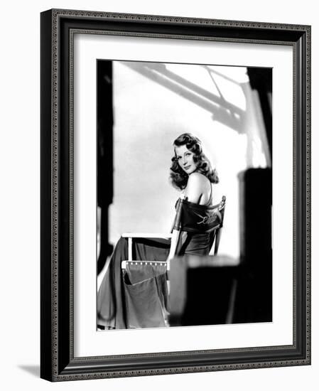 GILDA, 1946 directed by CHARLES VIDOR Rita Hayworth (b/w photo)-null-Framed Photo