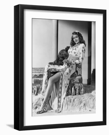 GILDA, 1946 directed by CHARLES VIDOR Rita Hayworth (b/w photo)-null-Framed Photo