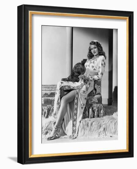 GILDA, 1946 directed by CHARLES VIDOR Rita Hayworth (b/w photo)-null-Framed Photo