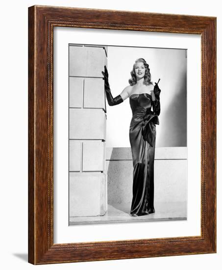 GILDA, 1946 directed by CHARLES VIDOR Rita Hayworth (b/w photo)-null-Framed Photo