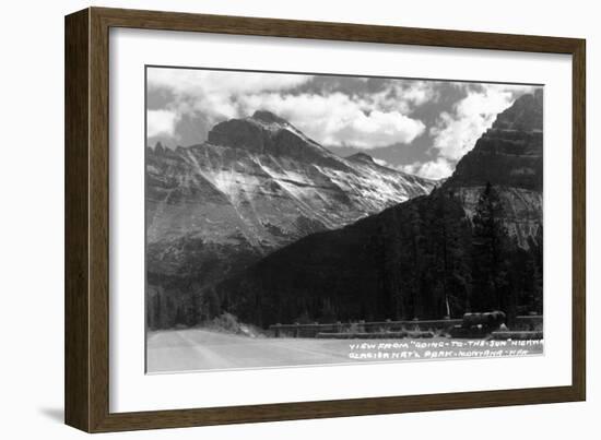 Glacier Nat'l Park, Montana - Going-to-the-Sun Hwy View-Lantern Press-Framed Art Print