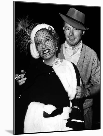 Gloria Swanson and Billy Wilder sur le plateau du film Boulevard du crepuscule (SUNSET BOULEVARD),-null-Mounted Photo