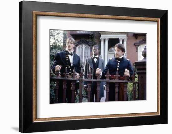 Glory (Pour la gloire) by EdwardZwick with Cary Elwes, Andre Braugher and Matthew Broderick., 1989 -null-Framed Photo