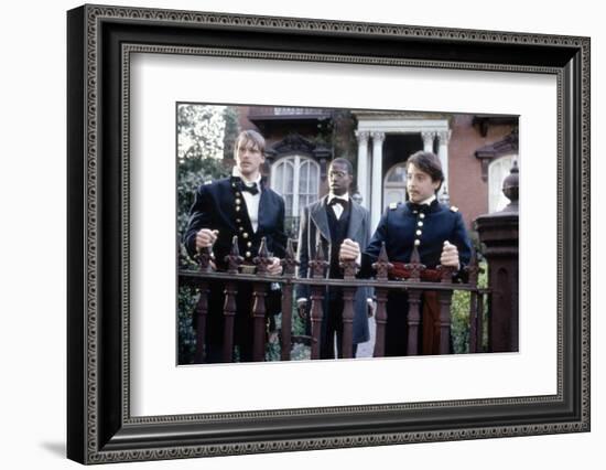 Glory (Pour la gloire) by EdwardZwick with Cary Elwes, Andre Braugher and Matthew Broderick., 1989 -null-Framed Photo