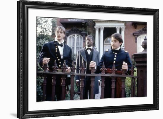 Glory (Pour la gloire) by EdwardZwick with Cary Elwes, Andre Braugher and Matthew Broderick., 1989 -null-Framed Photo