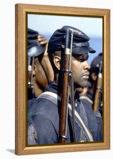 Glory (Pour la gloire) by EdwardZwick with Denzel Washington, 1989 (guerre by Secession) (photo)-null-Framed Stretched Canvas