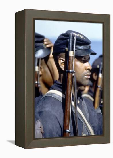 Glory (Pour la gloire) by EdwardZwick with Denzel Washington, 1989 (guerre by Secession) (photo)-null-Framed Stretched Canvas