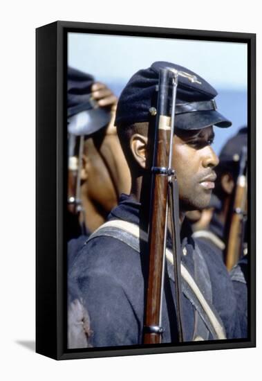 Glory (Pour la gloire) by EdwardZwick with Denzel Washington, 1989 (guerre by Secession) (photo)-null-Framed Stretched Canvas