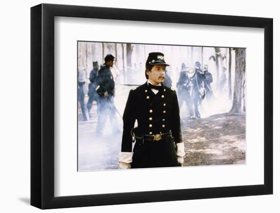 Glory (Pour la gloire) by EdwardZwick with Matthew Broderick, 1989 (guerre by Secession) (photo)-null-Framed Photo