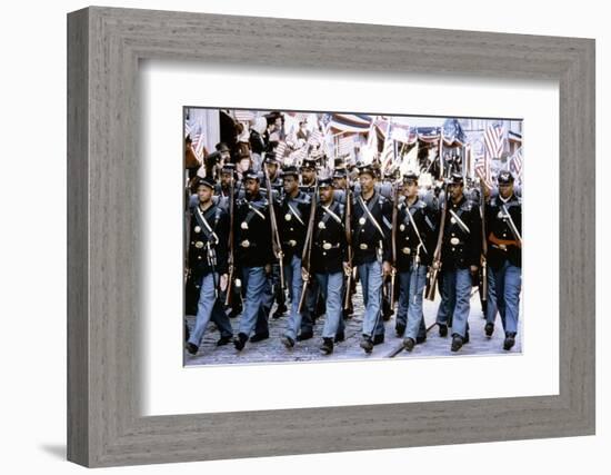 Glory (Pour la gloire) by EdwardZwick with Morgan Freeman, 1989 (guerre by Secession) (photo)-null-Framed Photo