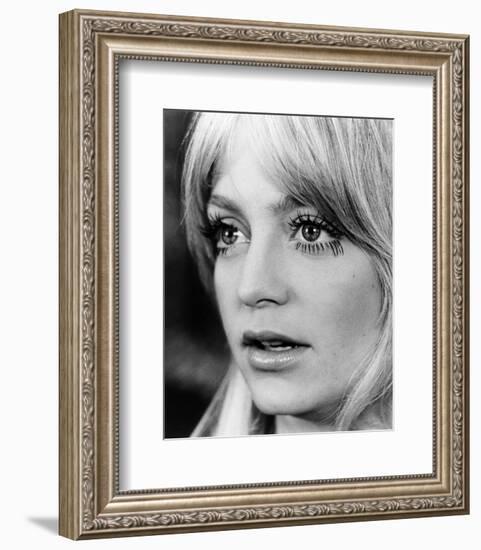 Goldie Hawn - Shampoo-null-Framed Photo