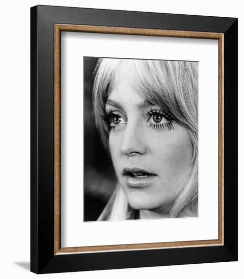 Goldie Hawn - Shampoo-null-Framed Photo