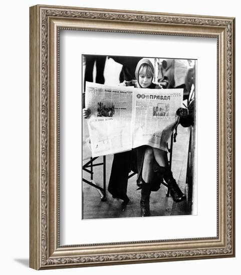 Goldie Hawn - The Girl from Petrovka-null-Framed Photo