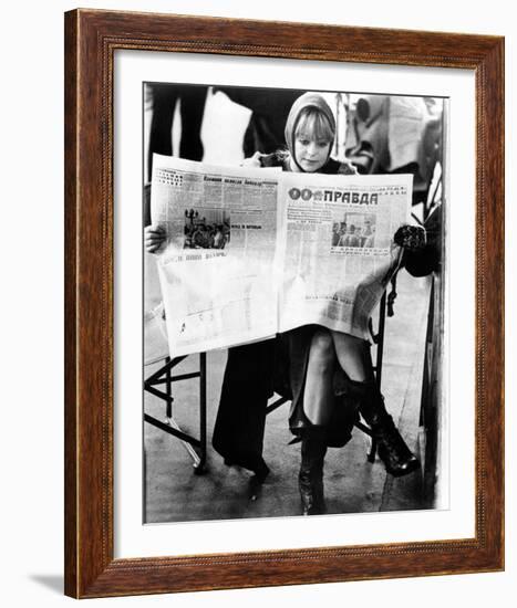 Goldie Hawn - The Girl from Petrovka-null-Framed Photo