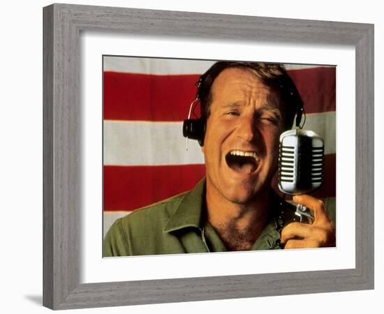 Good Morning Vietnam De Barrylevinson Avec Robin Williams, 1987-null-Framed Photo