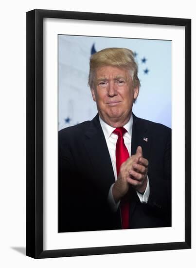 GOP 2016 Trump Conservatives-Cliff Owen-Framed Photographic Print
