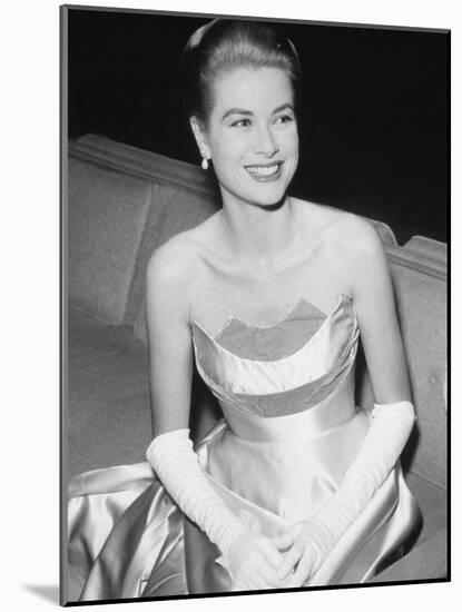 Grace Kelly, 1955-null-Mounted Photographic Print