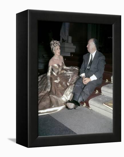 Grace Kelly and le realisateur Alfred Hitchcock sur le tournage du film La Main au Collet TO CATCH -null-Framed Stretched Canvas