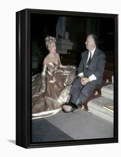 Grace Kelly and le realisateur Alfred Hitchcock sur le tournage du film La Main au Collet TO CATCH -null-Framed Stretched Canvas