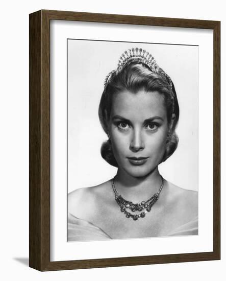 Grace Kelly (collier Cartier) (b/w photo)-null-Framed Photo