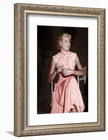 Grace Kelly sur le tournage du film La Main au Collet TO CATCH A THIEF, 1955 colourized document (p-null-Framed Photo