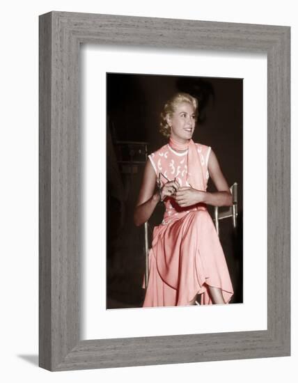 Grace Kelly sur le tournage du film La Main au Collet TO CATCH A THIEF, 1955 colourized document (p-null-Framed Photo