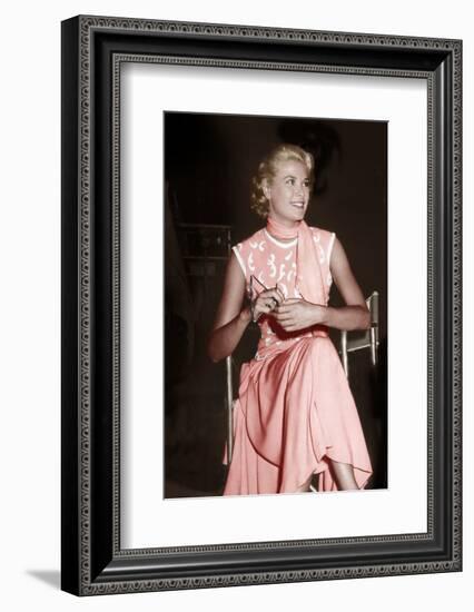 Grace Kelly sur le tournage du film La Main au Collet TO CATCH A THIEF, 1955 colourized document (p-null-Framed Photo