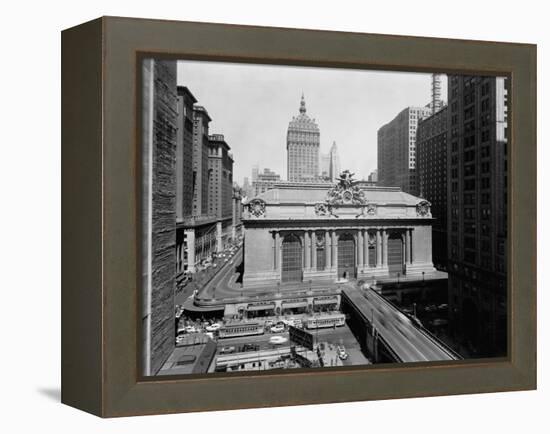 Grand Central Station in Manhattan-null-Framed Premier Image Canvas