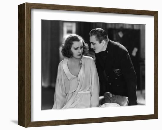 GRAND HOTEL, 1932 directed by EDMUND GOULDING Greta Garbo / John Barrymore (b/w photo)-null-Framed Photo