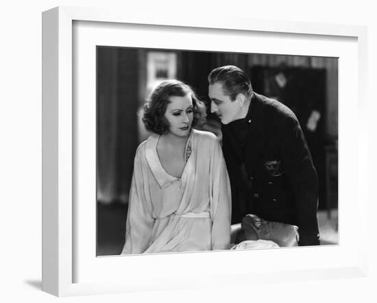 GRAND HOTEL, 1932 directed by EDMUND GOULDING Greta Garbo / John Barrymore (b/w photo)-null-Framed Photo