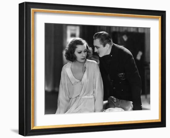 GRAND HOTEL, 1932 directed by EDMUND GOULDING Greta Garbo / John Barrymore (b/w photo)-null-Framed Photo