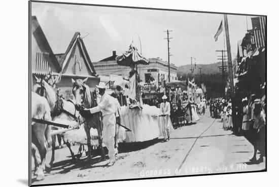 Grass Valley, CA on Forth of July Parade Photograph - Grass Valley, CA-Lantern Press-Mounted Art Print