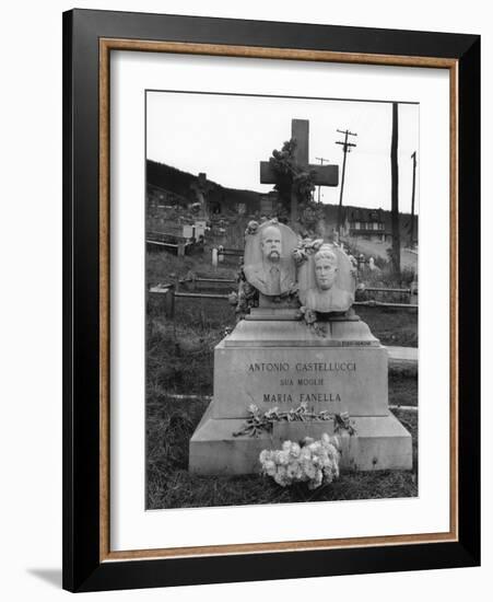 Gravestone in Bethlehem graveyard, Pennsylvania, 1935-Walker Evans-Framed Photographic Print