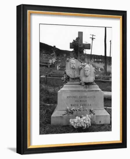 Gravestone in Bethlehem graveyard, Pennsylvania, 1935-Walker Evans-Framed Photographic Print