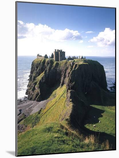 Great Britain, Scotland, East Coast, Grampian, Dunnottar Castle-Thonig-Mounted Photographic Print